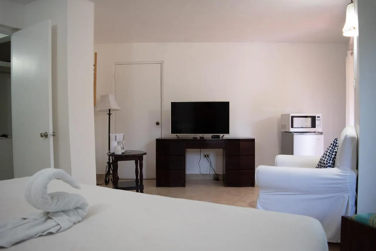 ホテル Vickitini Beachfront Resort ネグリル