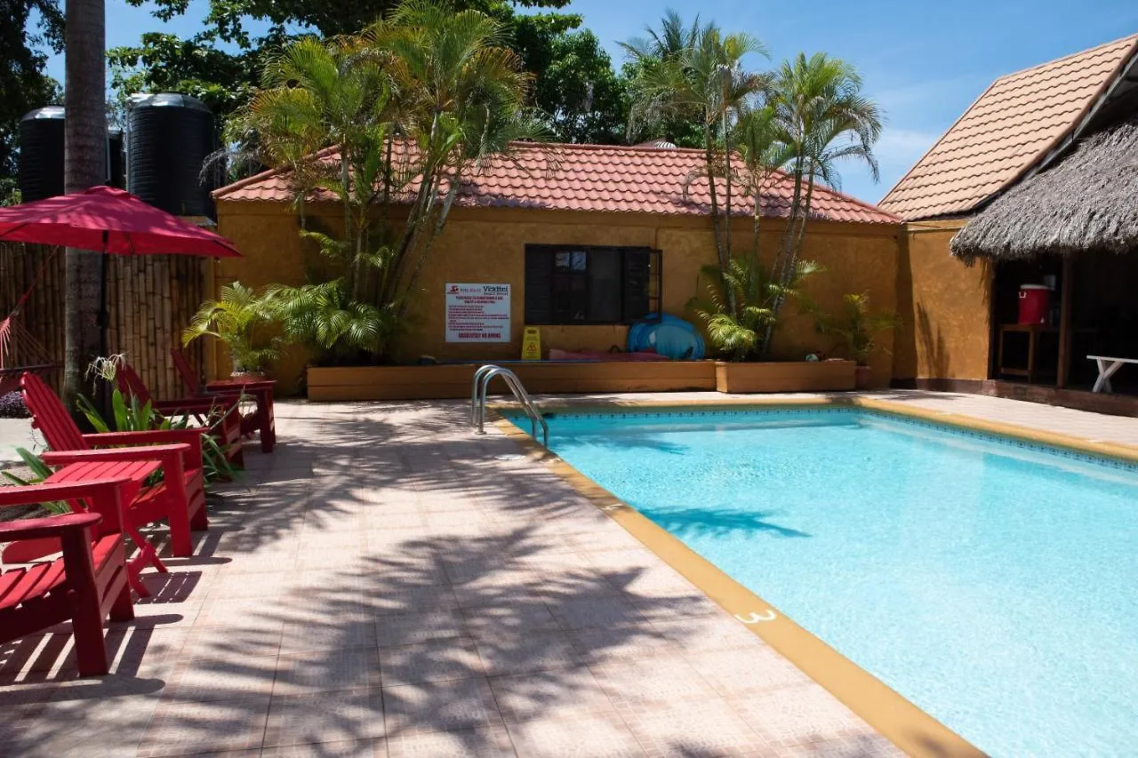 ホテル Vickitini Beachfront Resort ネグリル ジャマイカ